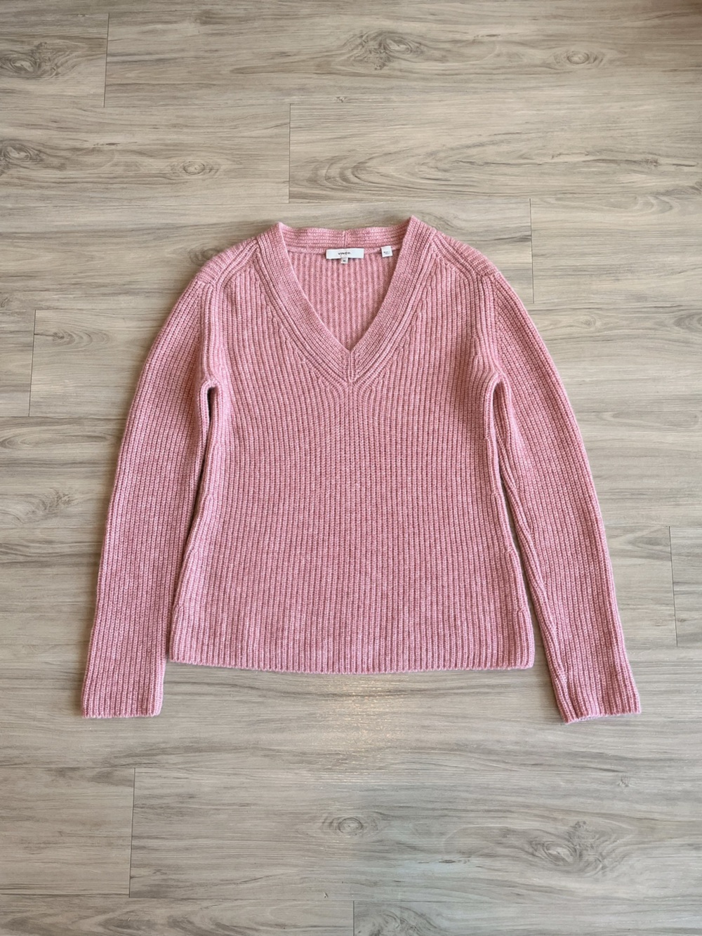 Vince 100% cashmere v neck Ribbed Soft Pink Sweater